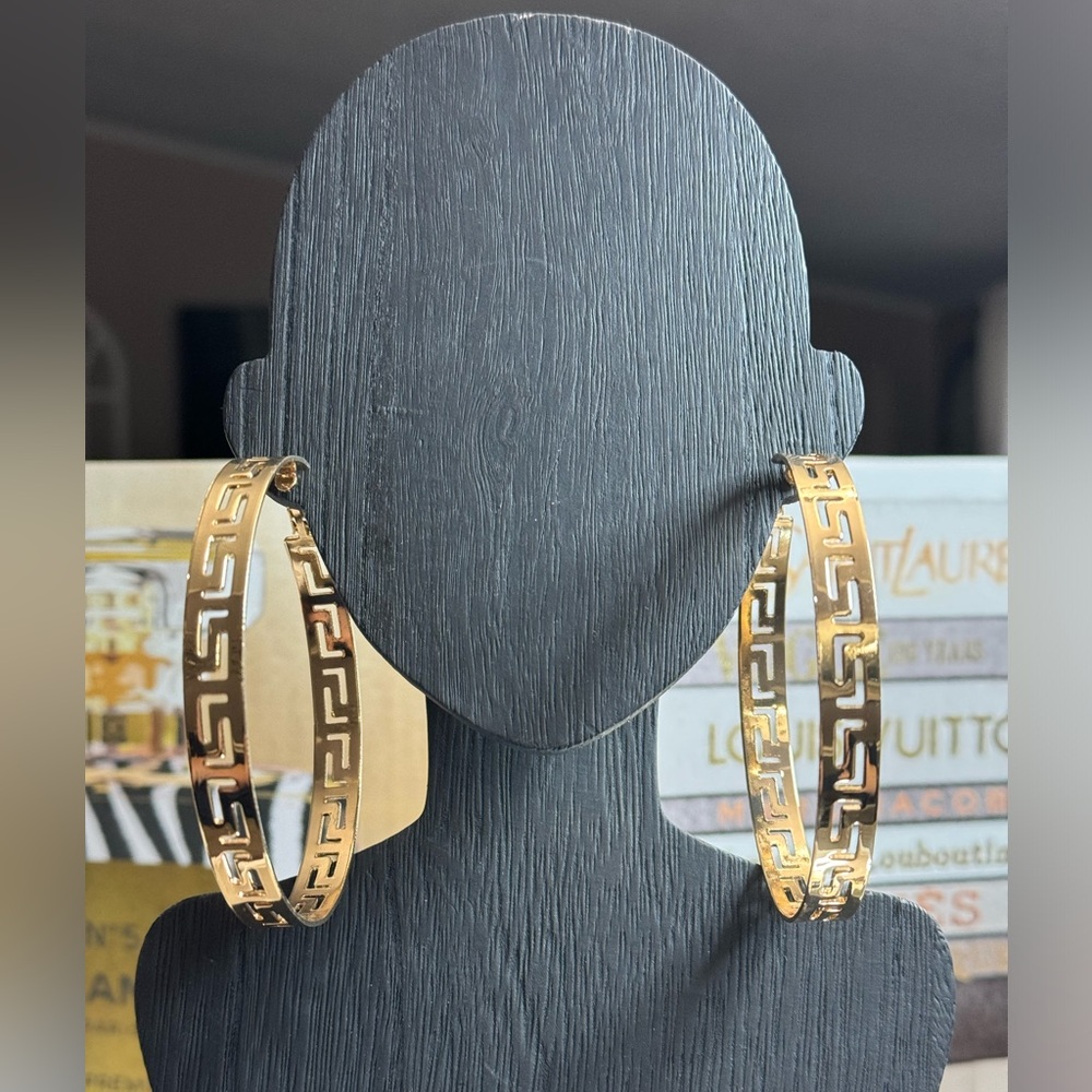 NWOT Gold-tone hoop earrings 3 1/2 inch diameter - Picture 1 of 3